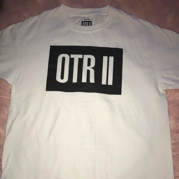 Jay Z and Beyoncé on the run 2 tour T-shirt. - Picture 2 of 3